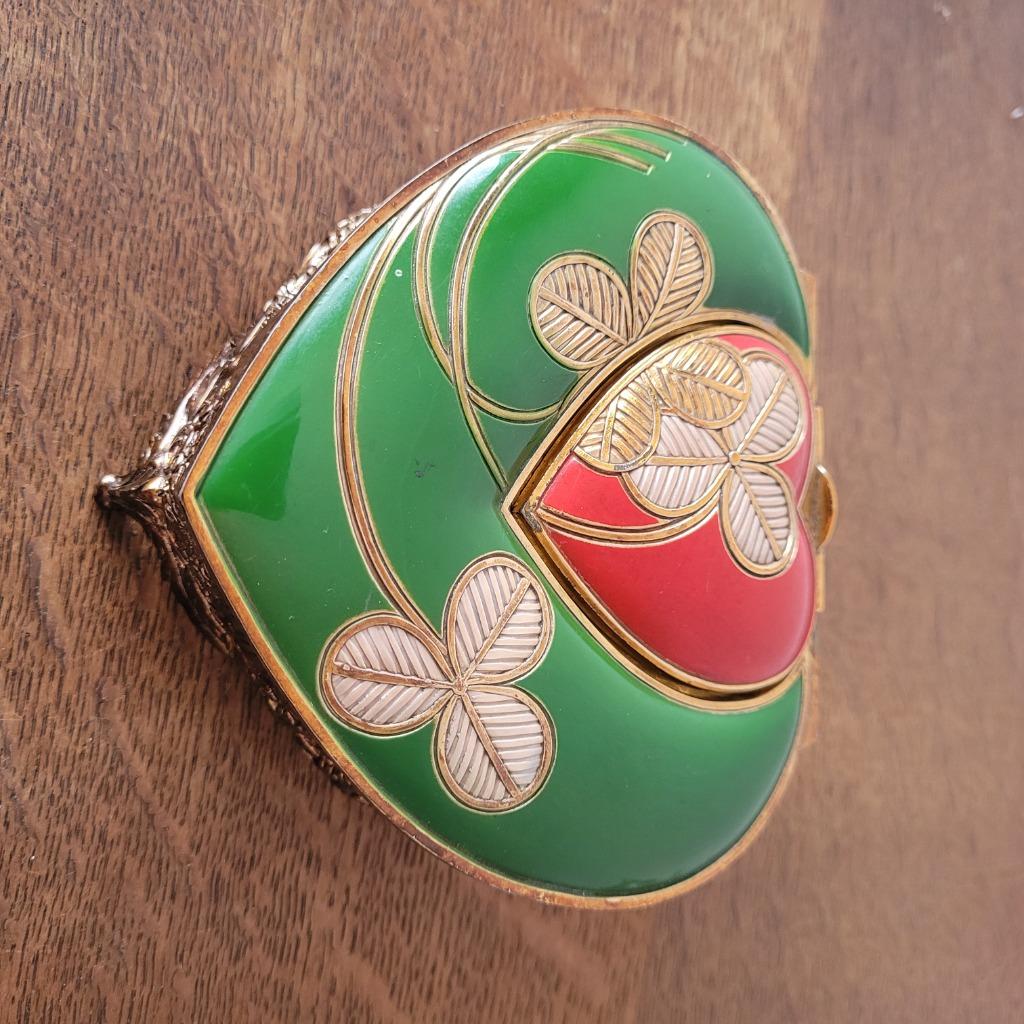 Antiek juwelenkistje, Ophalen