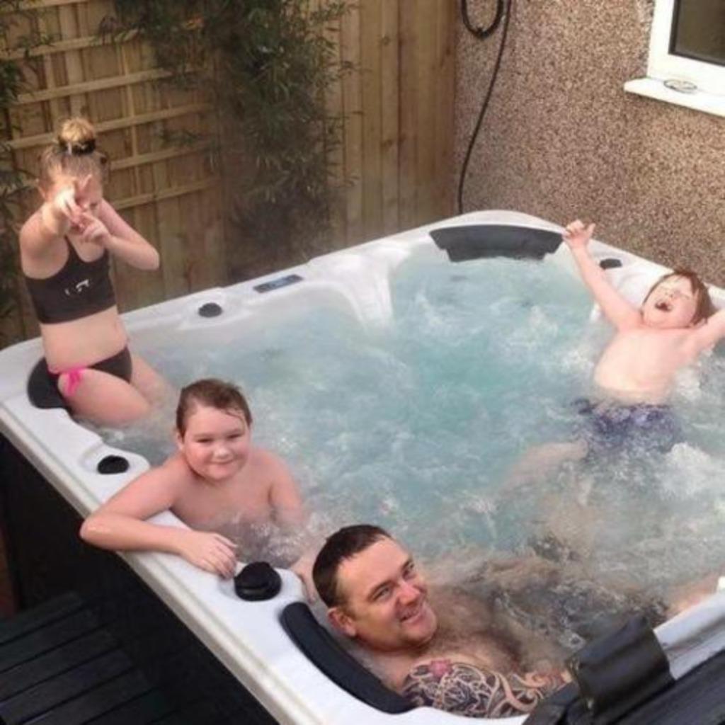 Petite piscine jacuzzi neuf Eclairage ambiance multicolour, Jardin & Terrasse, Enlèvement, Neuf