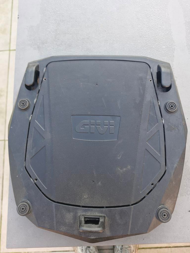 Bevestigingsplaat givi, Ophalen