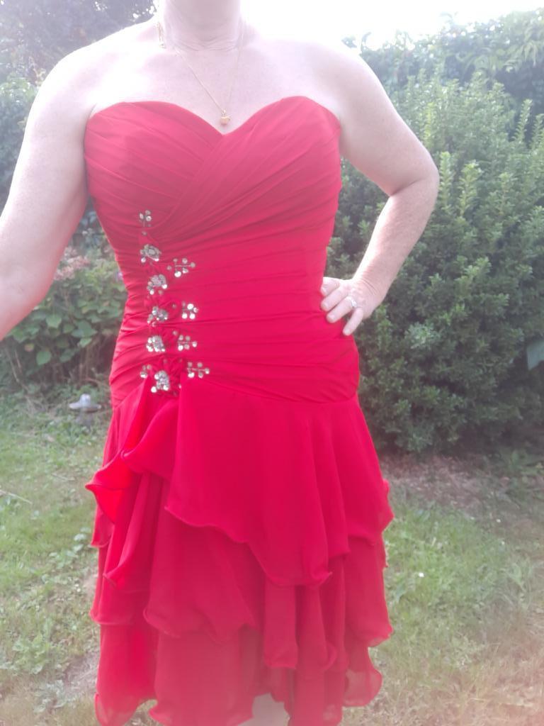 Feestelijke rode galajurk met strass, Kleding | Dames, Jurken, Nieuw, Maat 42/44 (L), Rood, Knielengte, Ophalen of Verzenden