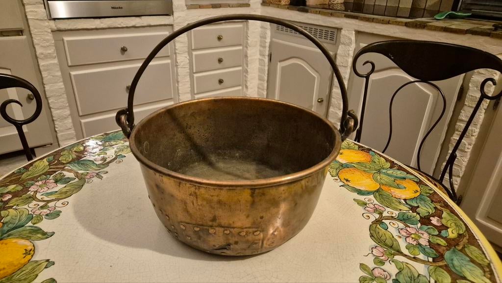 Casserole originale en cuivre rapiécée  40 €, Enlèvement ou Envoi