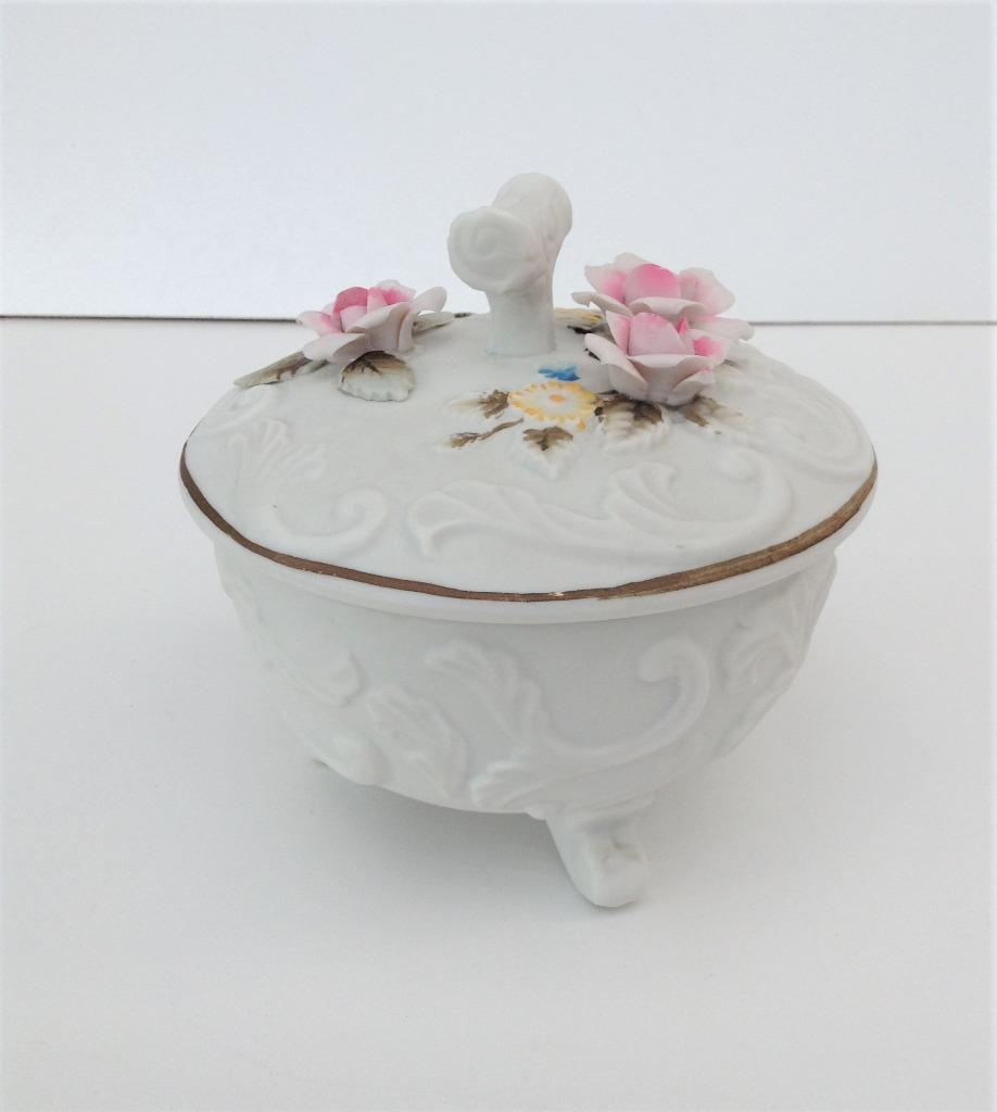 Vintage juwelendoosje in bisquit decor ‘Roosjes’, Ophalen of Verzenden