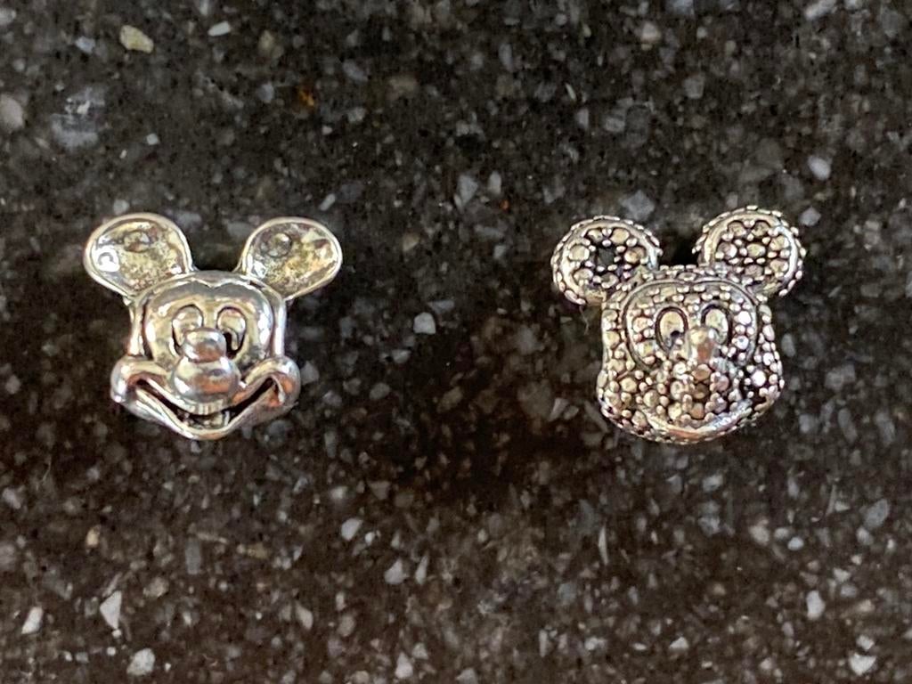 Bedels van Disney, Mickey Mouse, NIEUW, Handtassen en Accessoires, Bedels, Nieuw, Overige merken, 2 of 3 bedels, Ophalen of Verzenden