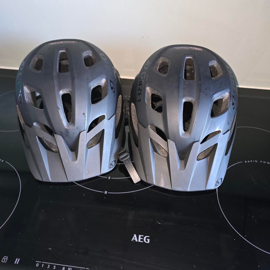 2 casques de vélo Giro, Vélos & Vélomoteurs, Enlèvement, Comme neuf