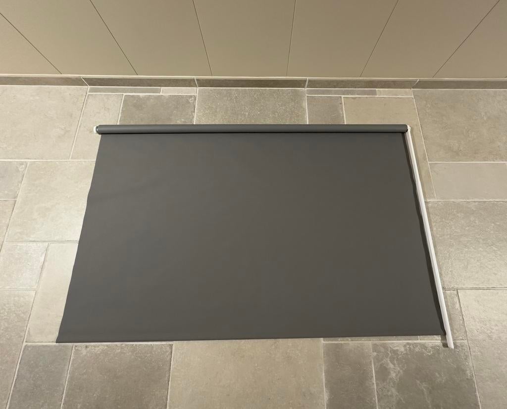 Twee rolgordijnen grijs, Huis en Inrichting, Stoffering | Gordijnen en Lamellen, Zo goed als nieuw, Grijs, Ophalen