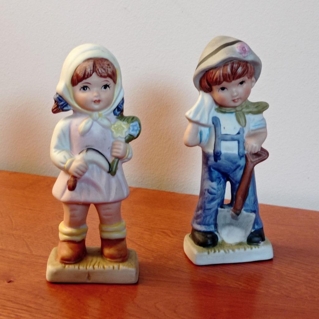 2 beeldjes van een tuinierende jongen en meisje, Ophalen of Verzenden, Zo goed als nieuw, Mens