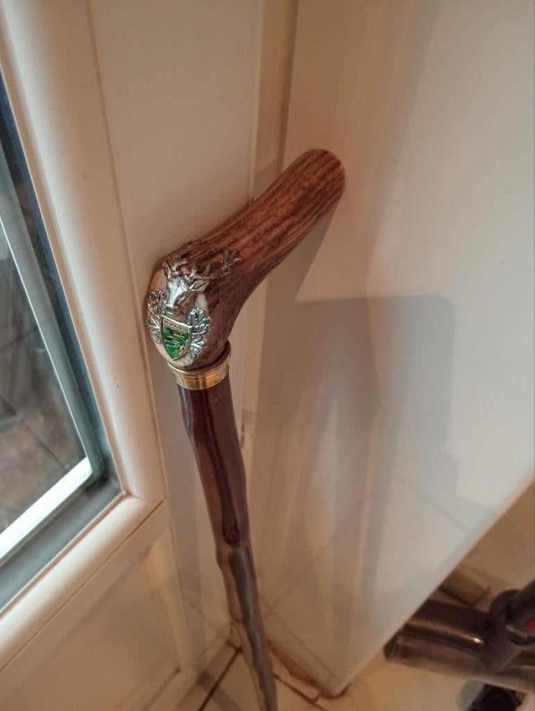 Canne pommeau en bois de cerf fut fruitier, Divers, Bâtons de marche