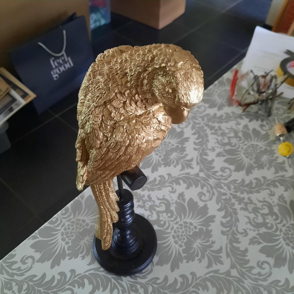 Perroquet - grande perruche de 25 cm de haut sur un support., Enlèvement ou Envoi