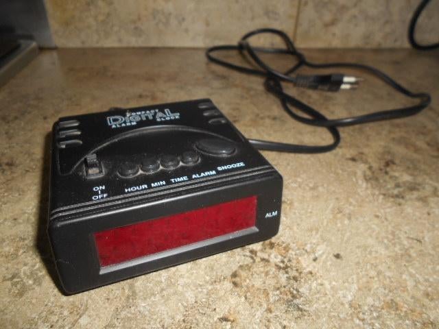 Digitale wekker, Ophalen of Verzenden, Zo goed als nieuw