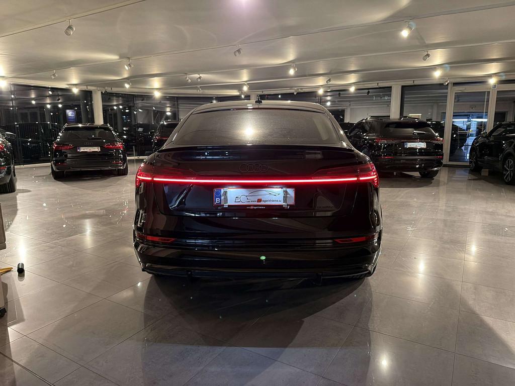 Audi SQ8 e-tron SOLD BIJ GARAGE VRIENS YVES BV! (bj 2022), Auto's, Audi, Automaat, Gebruikt, Zwart, Elektrisch