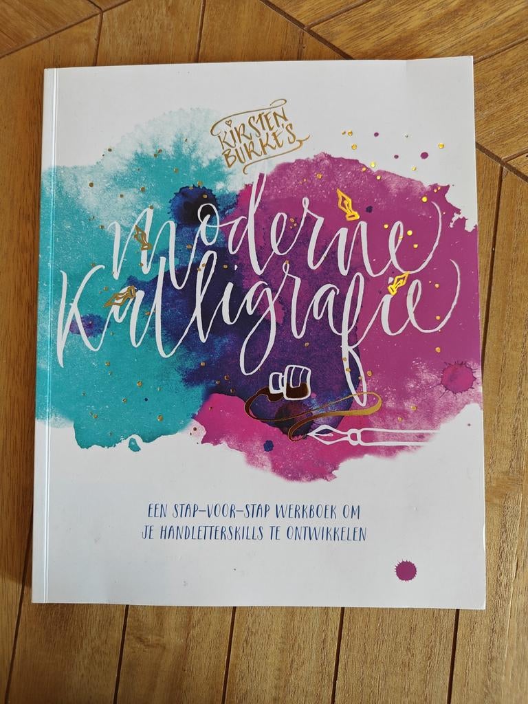 Kirsten Burke's - Kirsten Burke's Moderne Kalligrafie, Boeken, Ophalen of Verzenden, Gelezen, Kirsten Burke's