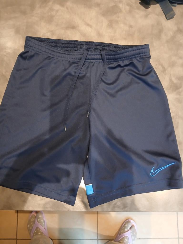 Short  NIKE, Enlèvement ou Envoi