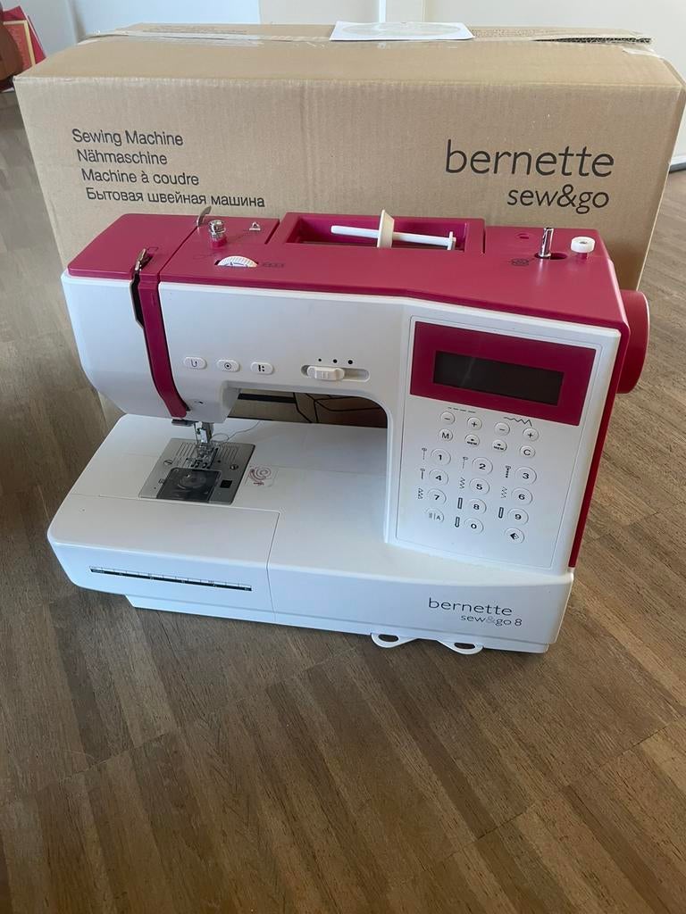 Bernette by bernina sew&go 8 naaimachine, Hobby en Vrije tijd, Ophalen, Zo goed als nieuw, Naaimachine, Bernina