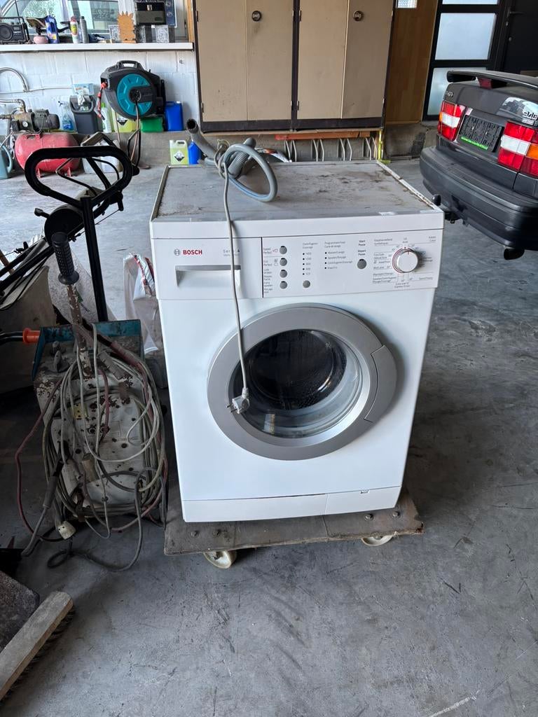 Wasmachine bosch serie 4, Elektronische apparatuur, Wasmachines, 4 tot 6 kg, Ophalen, Zo goed als nieuw, 1200 tot 1600 toeren