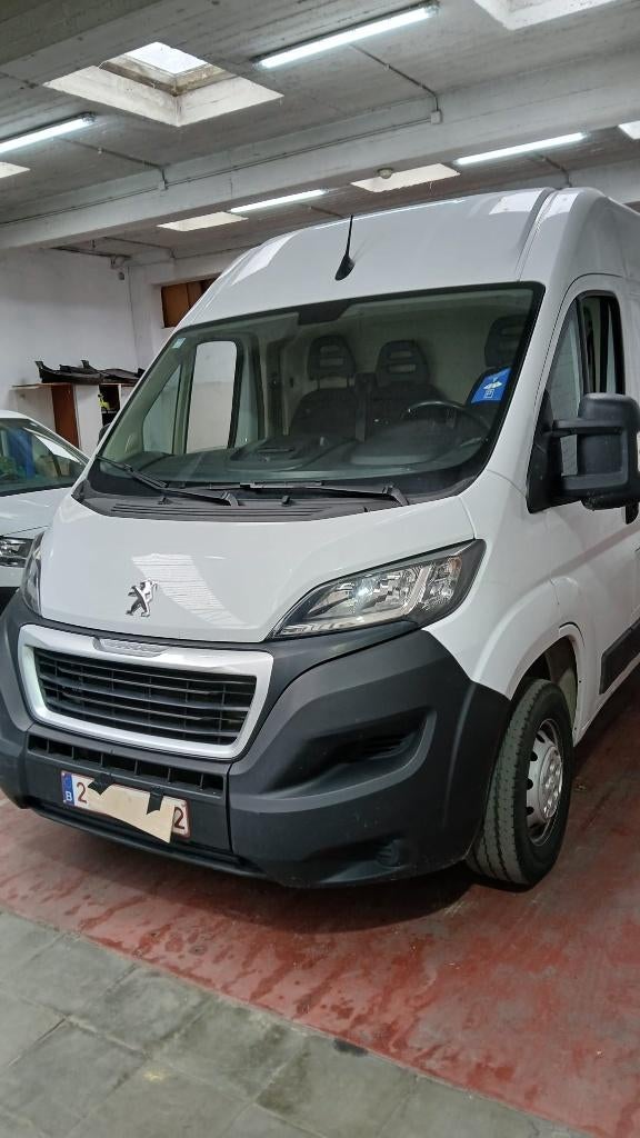Peugeot boxer 2023 1erPropr Garantie+entretien-> juin 2027, Autos, Achat, Boîte manuelle, Noir, Diesel