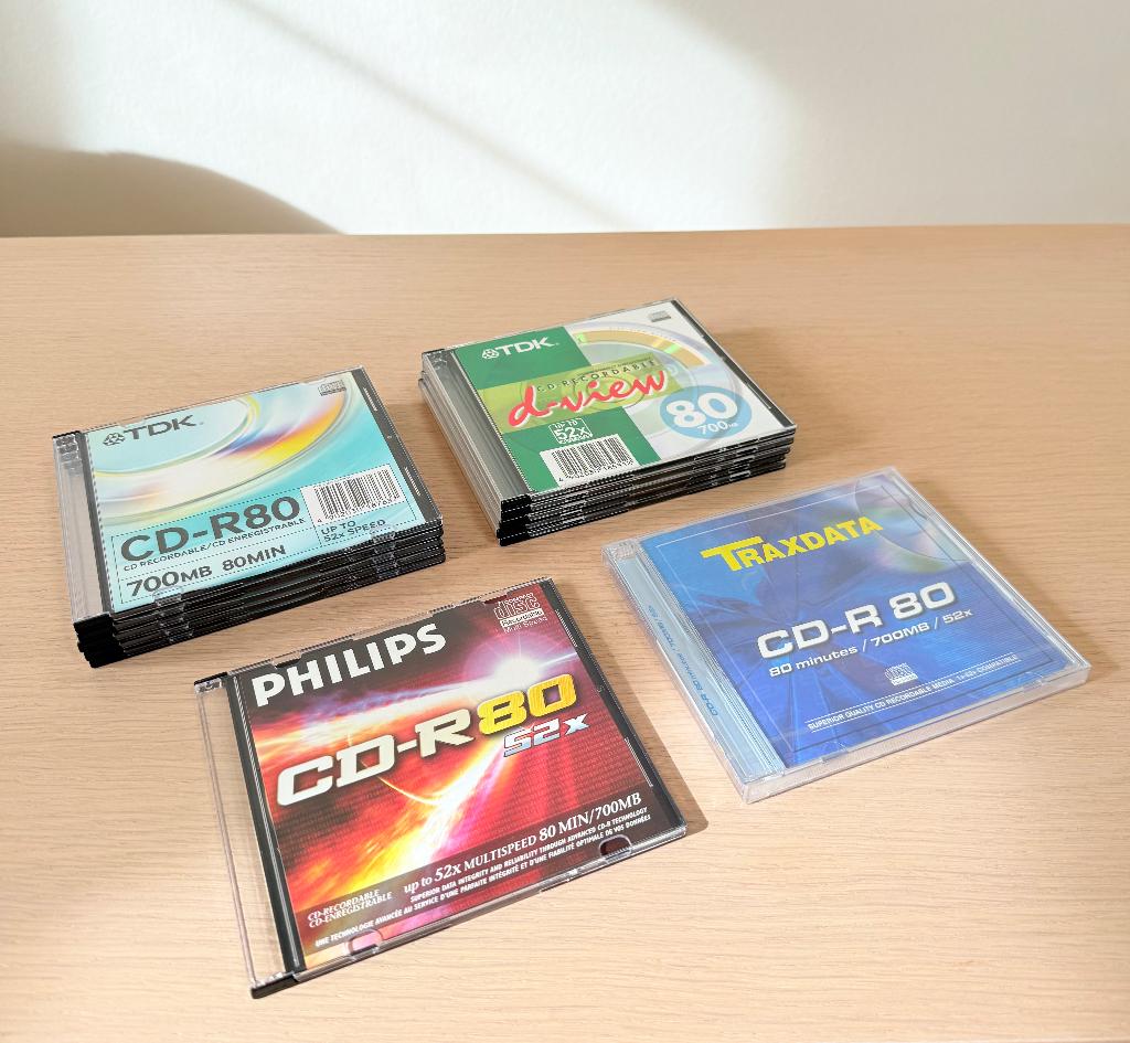 12 x CD-R 80 disques enregistrables 700 MB / NEUF NON ÉCRITS, Enlèvement ou Envoi, Neuf, Cd, Diverse merken