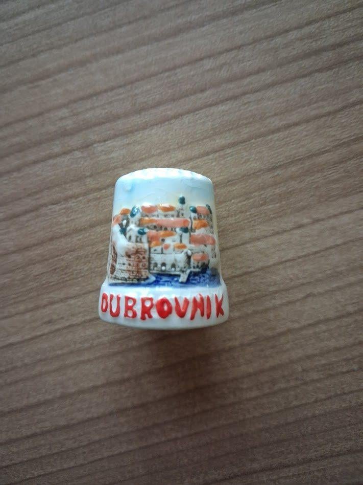 2 vingerhoedjes van Kroatië. Nieuw.Ook apart te koop, Verzamelen, Vingerhoedjes, Ophalen of Verzenden, Nieuw, Porselein