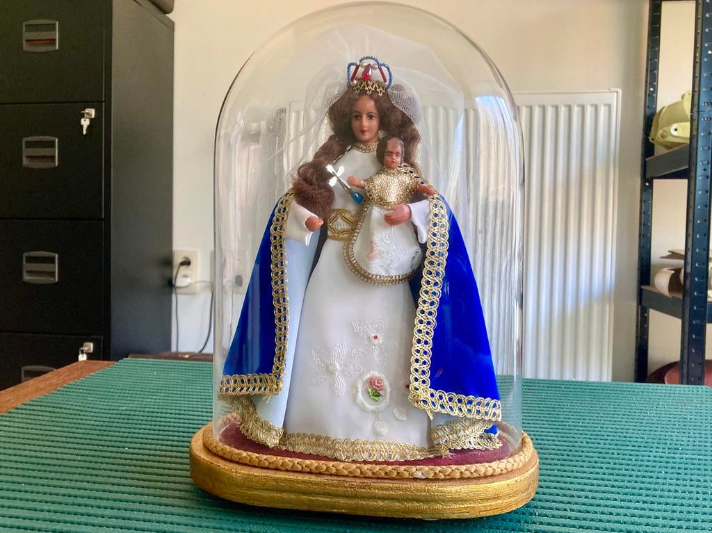 Glazen stolp met wassen Maria met kind, Enlèvement