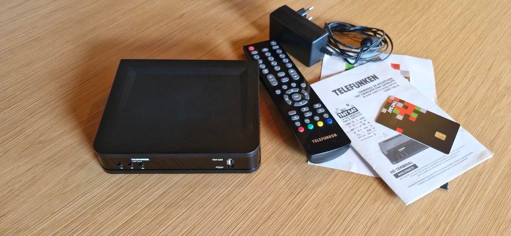 Décodeur TNT SAT Telefunken, Caravanes & Camping, Camping-car Accessoires, Enlèvement