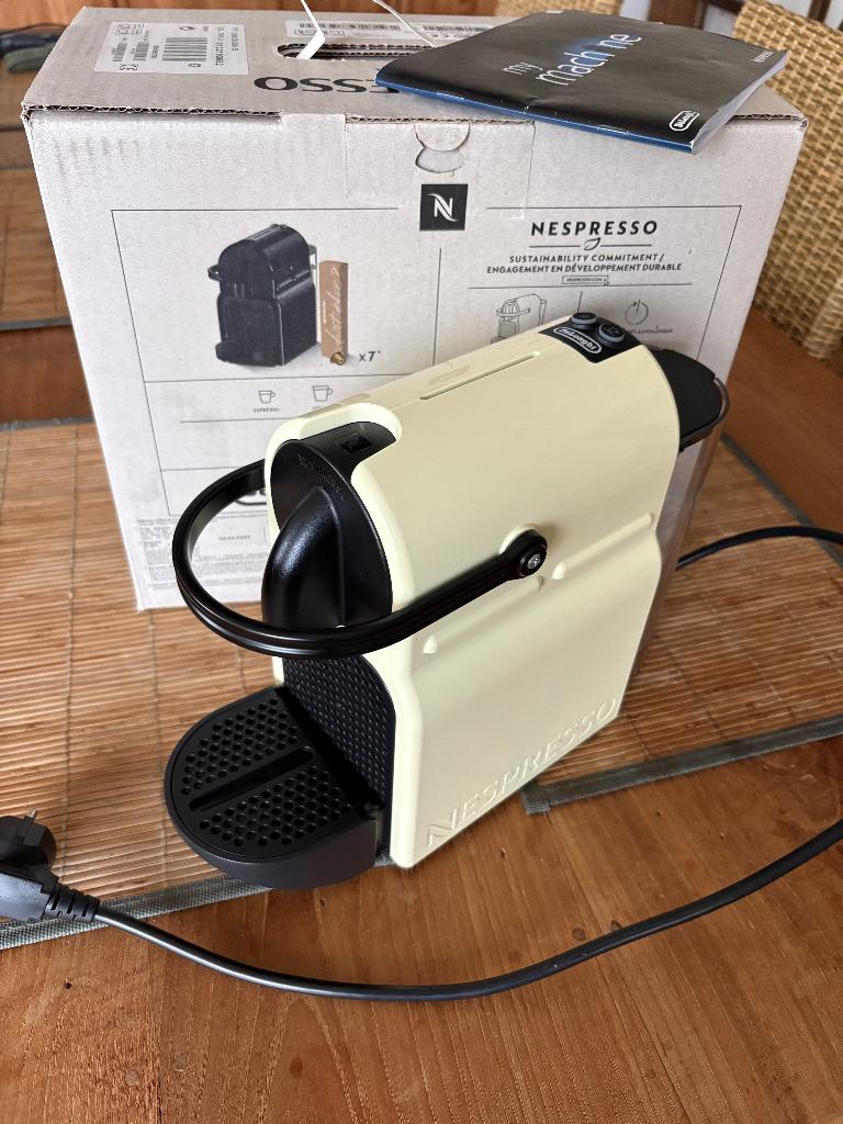 NESPRERSSO INISSIA, Elektronische apparatuur, Koffiezetapparaten, Ophalen, Espresso apparaat, Zo goed als nieuw, Koffiepads en cups