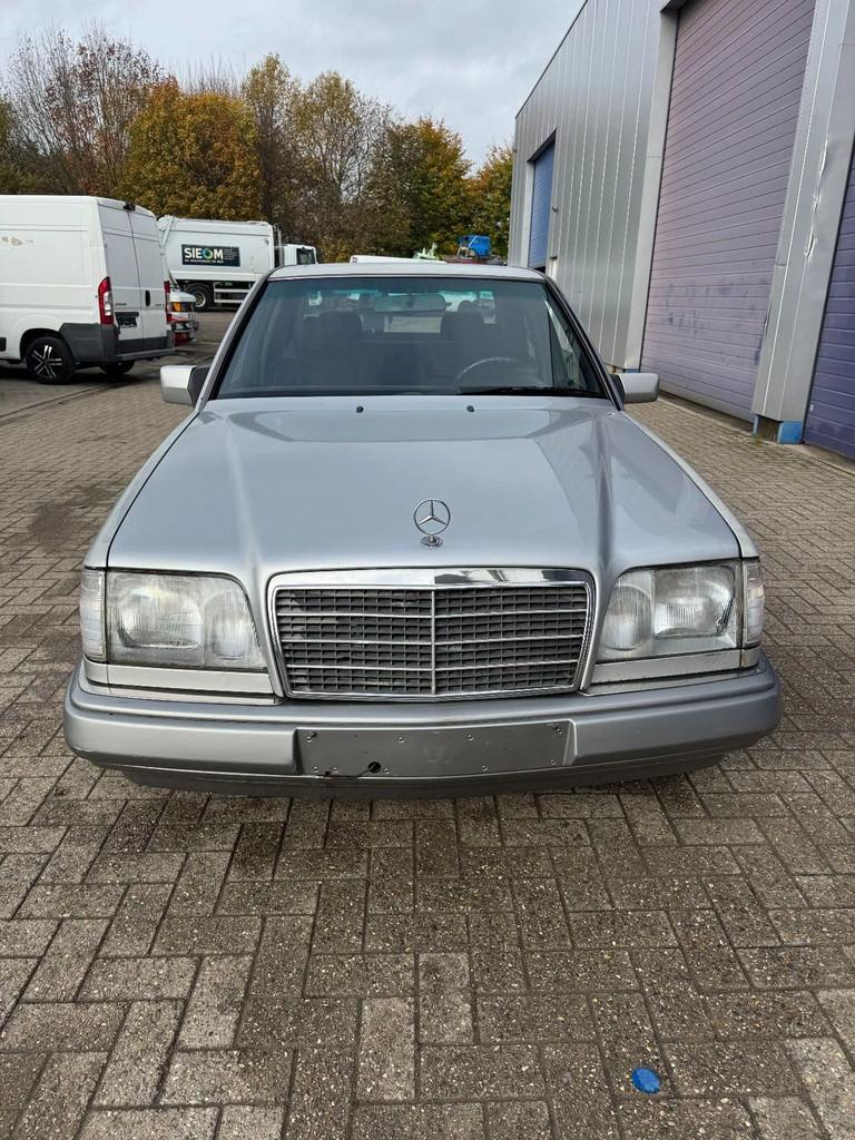 Mercedes-Benz 200-serie *W124-BELGIAN CAR* (bj 1995), Auto's, Oldtimers, Mercedes-Benz, Bedrijf, Zilver of Grijs, Te koop