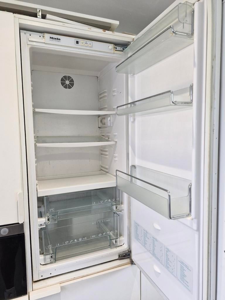 Inbouwfrigo Miele, Ophalen