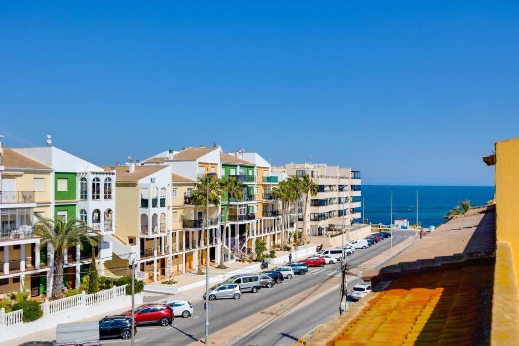 Gerenoveerde penthouse bij de zee in Torrevieja, Torrevieja, Spanje, 2 kamers, 89 m²