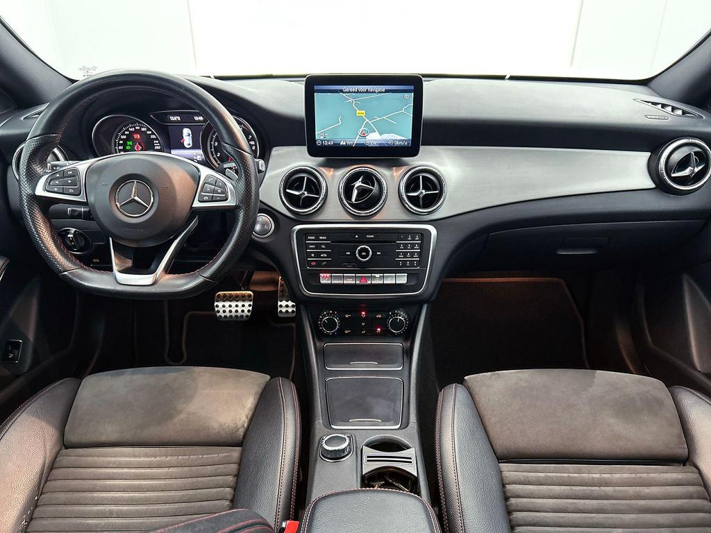 Mercedes-Benz CLA-Klasse 180 Coupé AMG Line Trekhaak | Verw, Auto's, Mercedes-Benz, Gebruikt, 4 cilinders, 1600 cc, 5 zetels