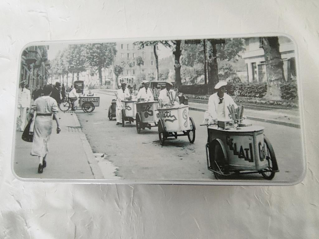 Blikken doos met afbeelding van straatverkopers., Collections, Enlèvement ou Envoi, Comme neuf, Autre, Autres marques