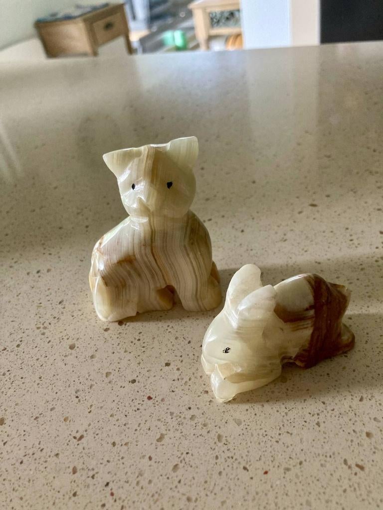 2 beeldjes : kat en konijn, Verzamelen, Ophalen of Verzenden, Zo goed als nieuw, Dier