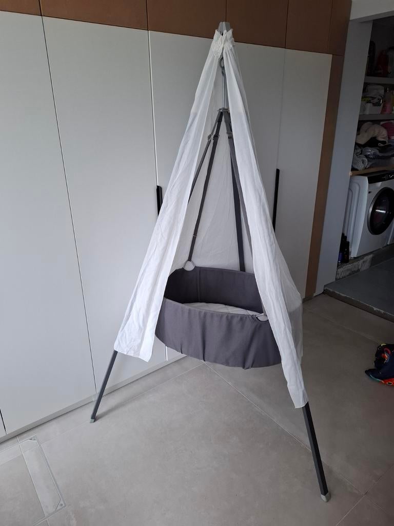 Wiegje op driepikkel met netje merk Leander, Kinderen en Baby's, Babywiegjes en Ledikanten, Ophalen, Gebruikt, Wieg