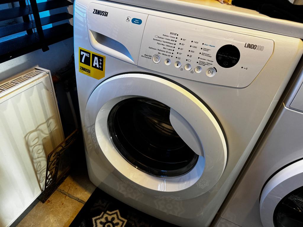 Machine à laver Zanussi Lindo 100, Electroménager, 1200 à 1600 tours, 6 à 8 kg, Programme lavage à la main, Comme neuf