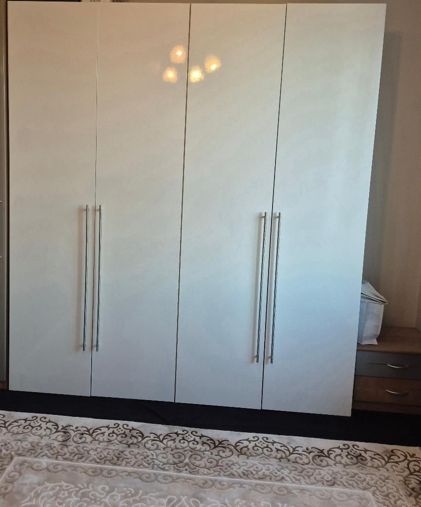 Armoire 4 portes 200x220x60, 150 à 200 cm, Comme neuf, Enlèvement, 200 cm ou plus