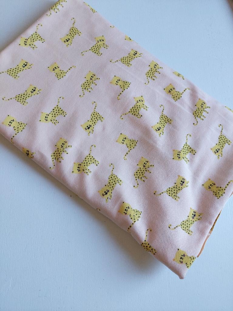 Promo! 564) 1 mètre jersey de coton petite panthère pêche, Hobby & Loisirs créatifs, Tissus & Chiffons, Neuf, Coton, 120 cm ou plus