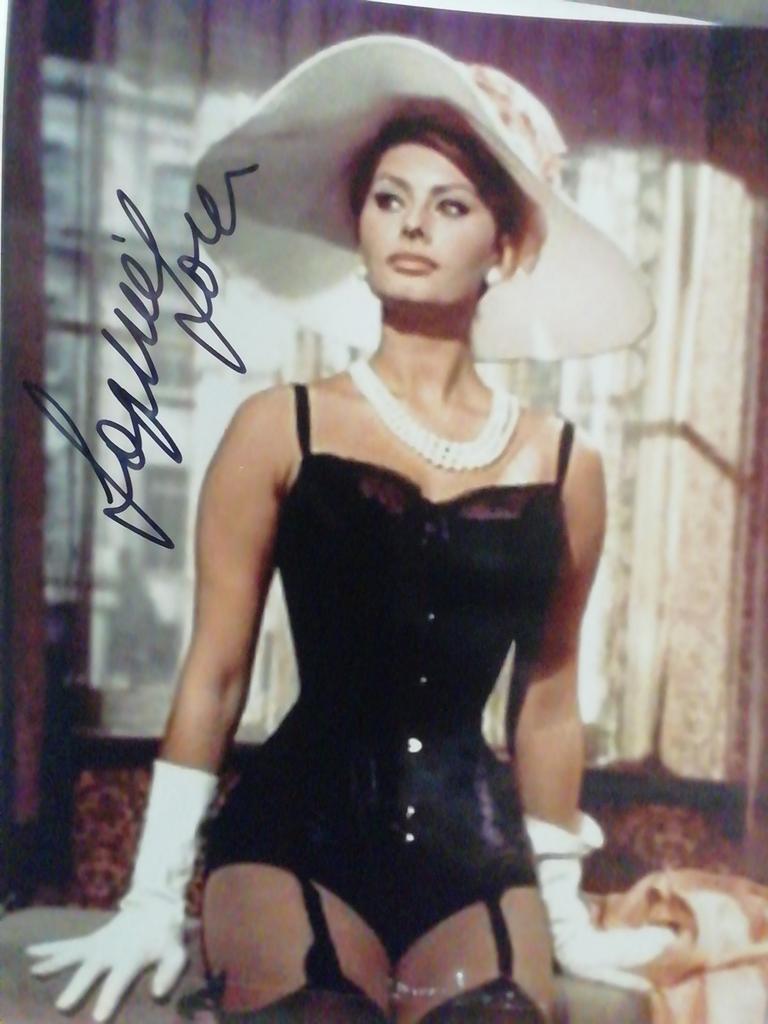 Sophia Loren met originele handtekening, Verzamelen, Muziek, Artiesten en Beroemdheden, Ophalen of Verzenden
