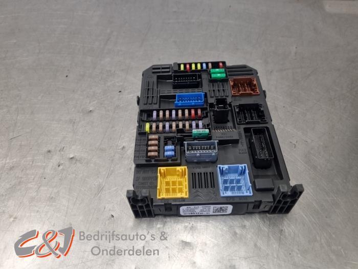 Boîte à fusibles d'un Toyota Pro-Ace, -, 3 mois de garantie, Toyota, Utilisé