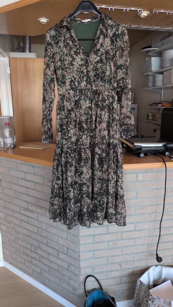 gebloemd groen kleed - Kilky Paris - S/M - 8€, Maat 38/40 (M), Verzenden, Zo goed als nieuw, Onder de knie