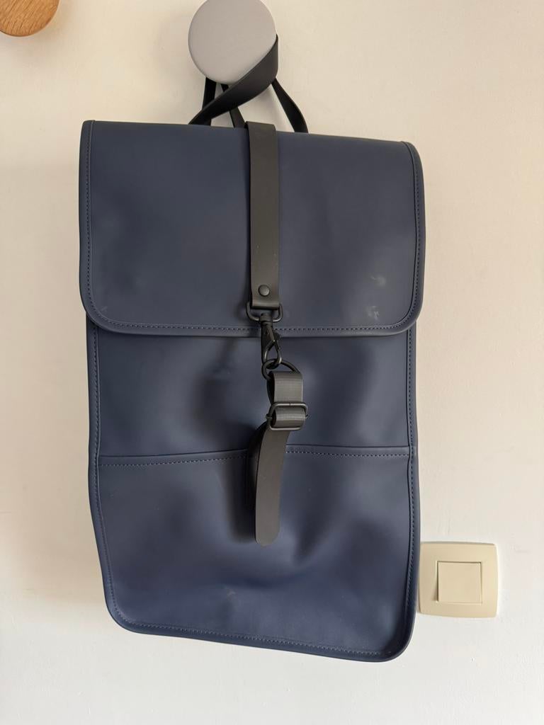 Rains rugzak - met laptop vak, Ophalen of Verzenden, Zo goed als nieuw