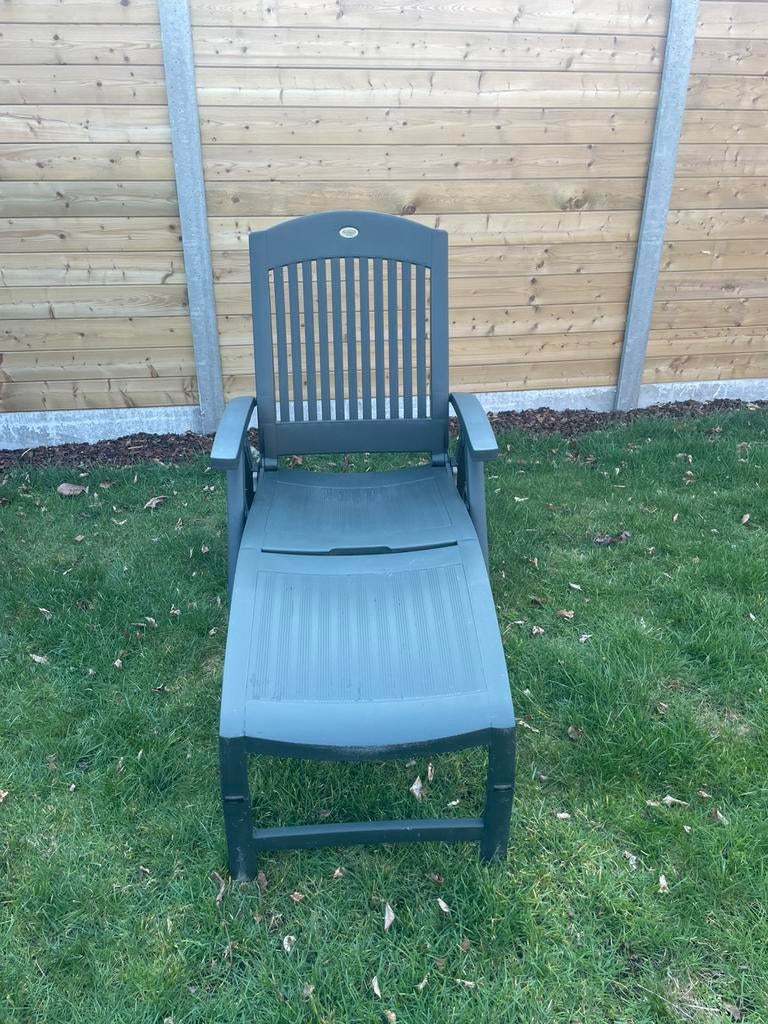 1 groen ligbed met kussen Hartmann, Ophalen, Zo goed als nieuw