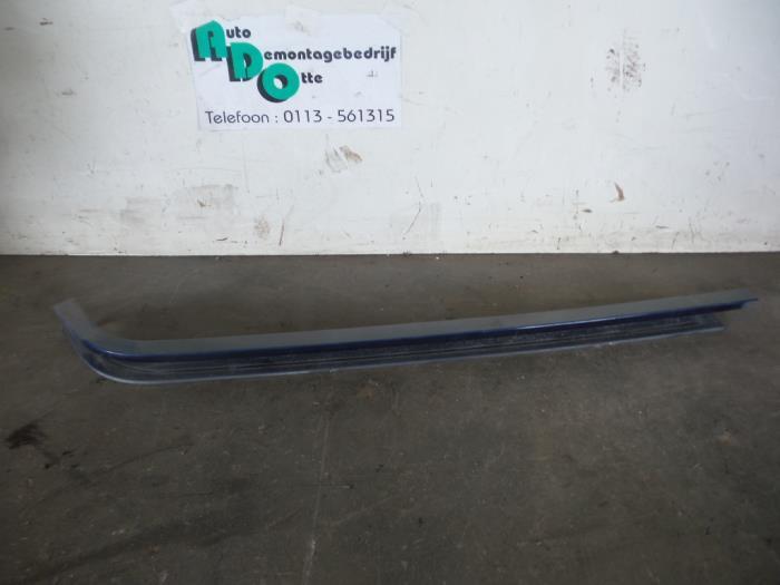 Rail porte coulissante gauche d'un Peugeot 807, -, Utilisé, -, Peugeot