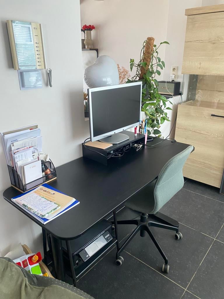 Bureau Ikea, Huis en Inrichting, Ophalen, Zo goed als nieuw