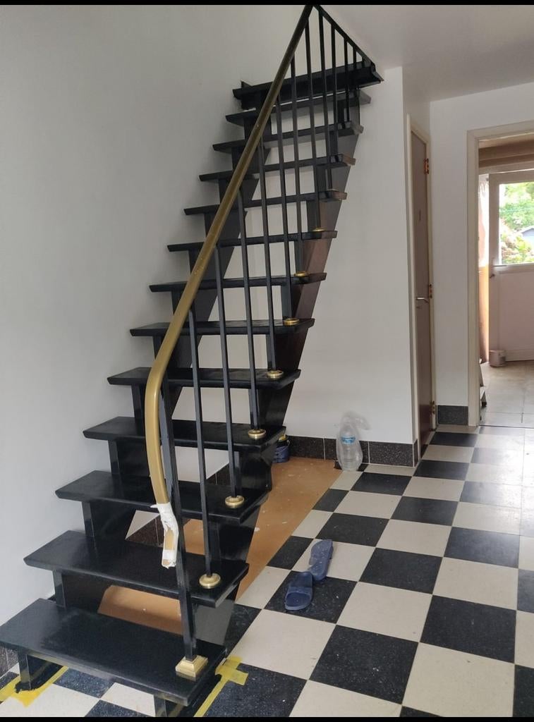 Houten trap met leuning, Ophalen, Trap