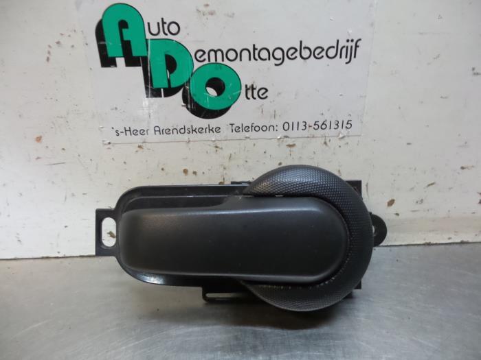 Poignée portière 2portes droite d'un Nissan NV200, -, Utilisé, -, Nissan