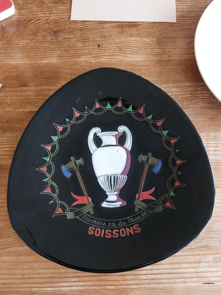 Assiette Longwy "Souviens toi du vase de Soissons", Antiquités & Art, Enlèvement ou Envoi