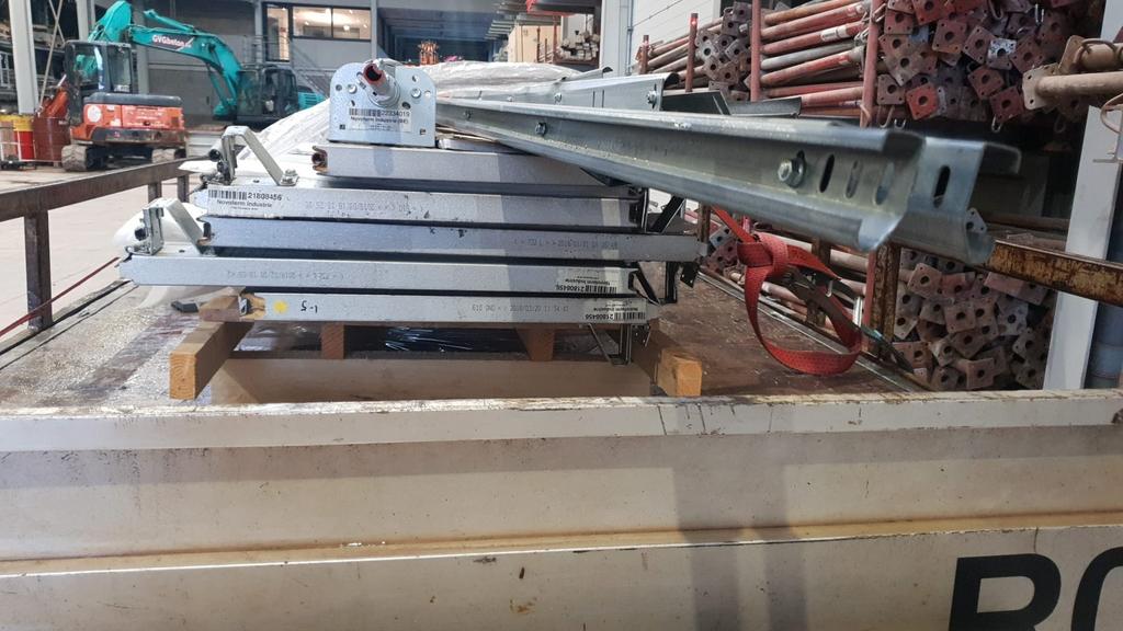 Buitenkans!  1 sectionaal poort 3m breed op 3,32 m hoog, Doe-het-zelf en Bouw, Metalen, Zo goed als nieuw, Ophalen