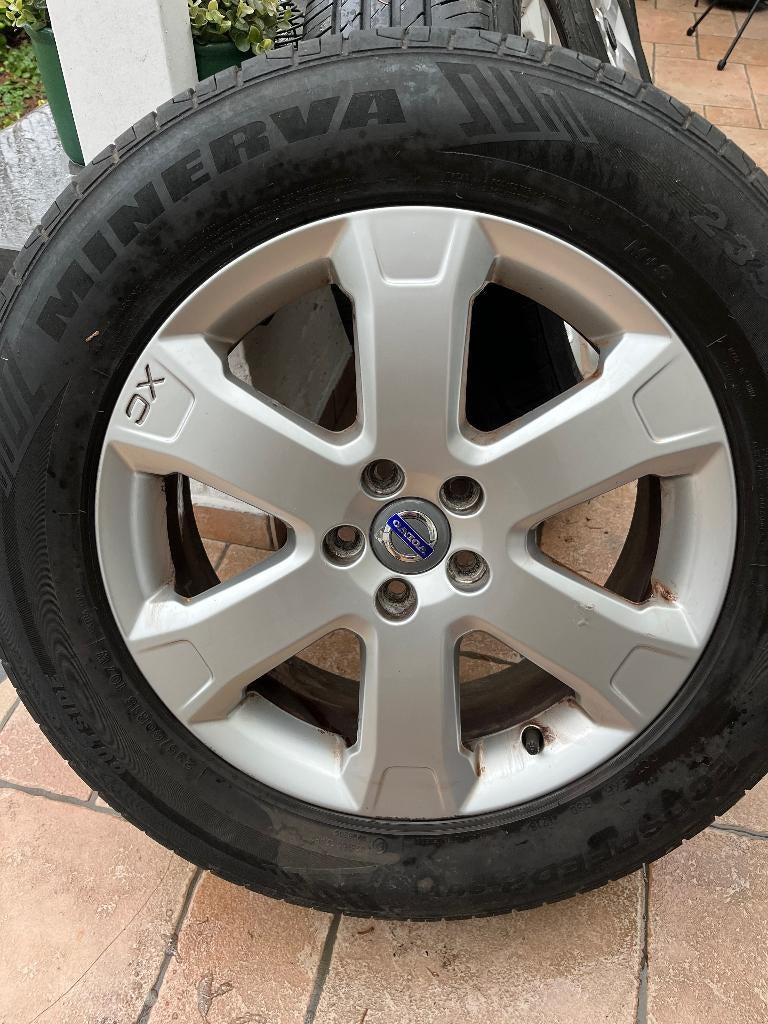 Jantes d'origine Volvo avec Pneus Hiver, Autos : Pièces & Accessoires, Pneus & Jantes, Pneu(s), Pneus hiver, 18 pouces, 235 mm