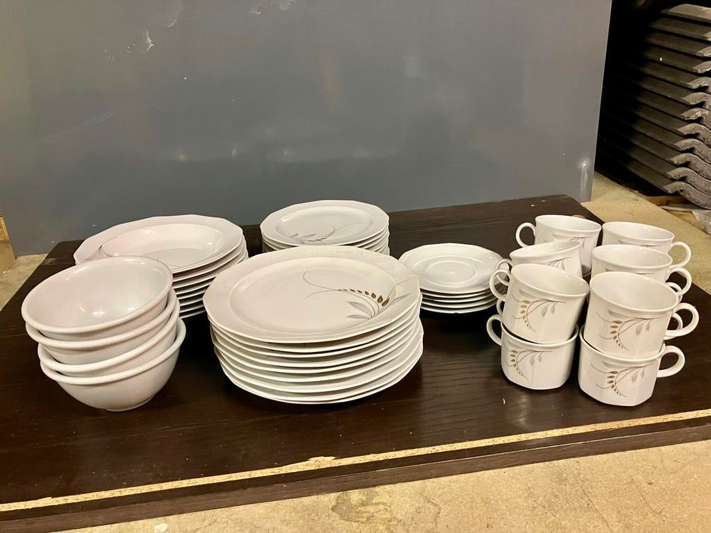 Servies 47 stuks, Ophalen