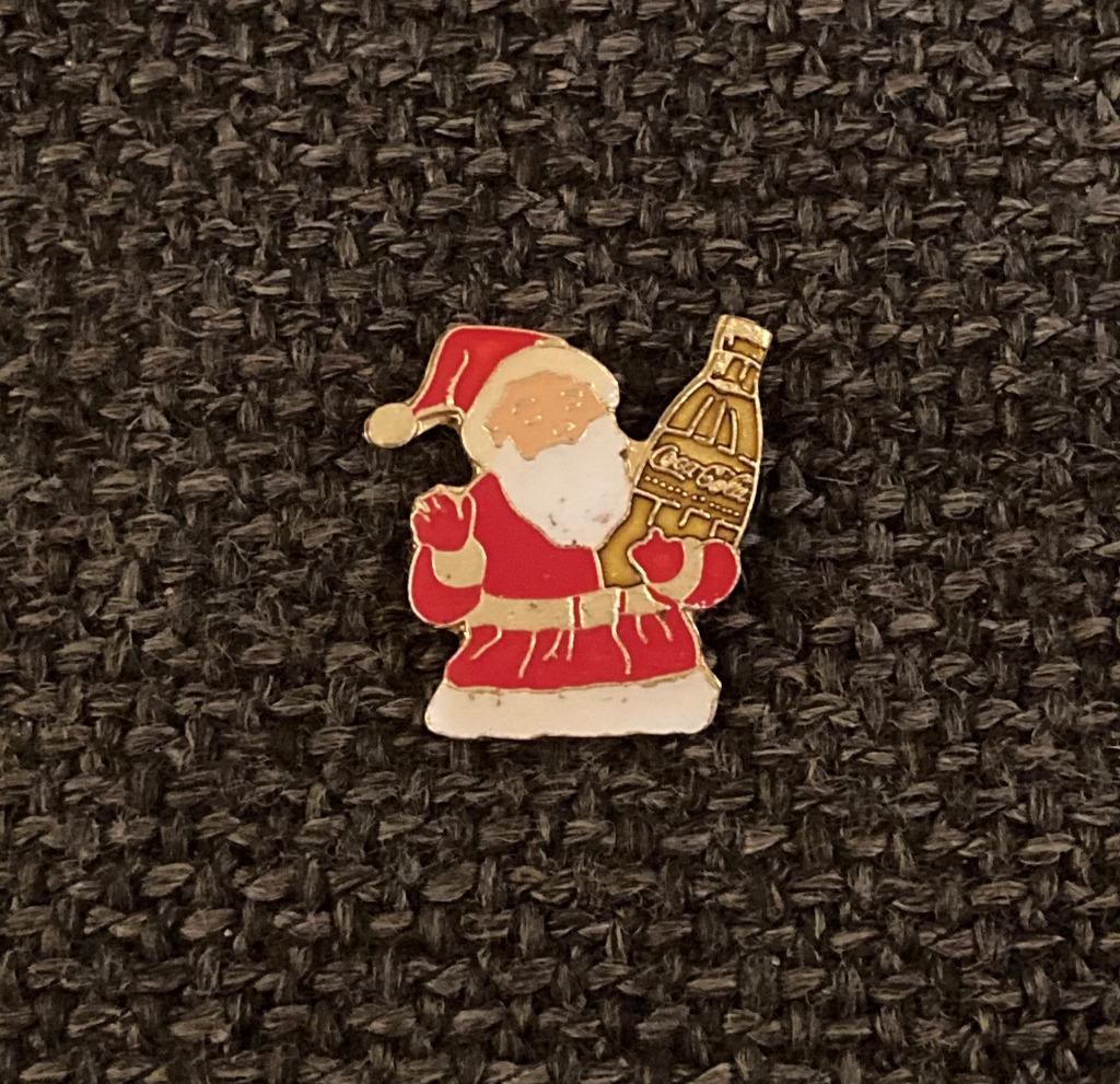 PIN - COCA COLA - KERSTMAN - SANTA CLAUS, Verzamelen, Verzenden, Gebruikt, Merk, Speldje of Pin