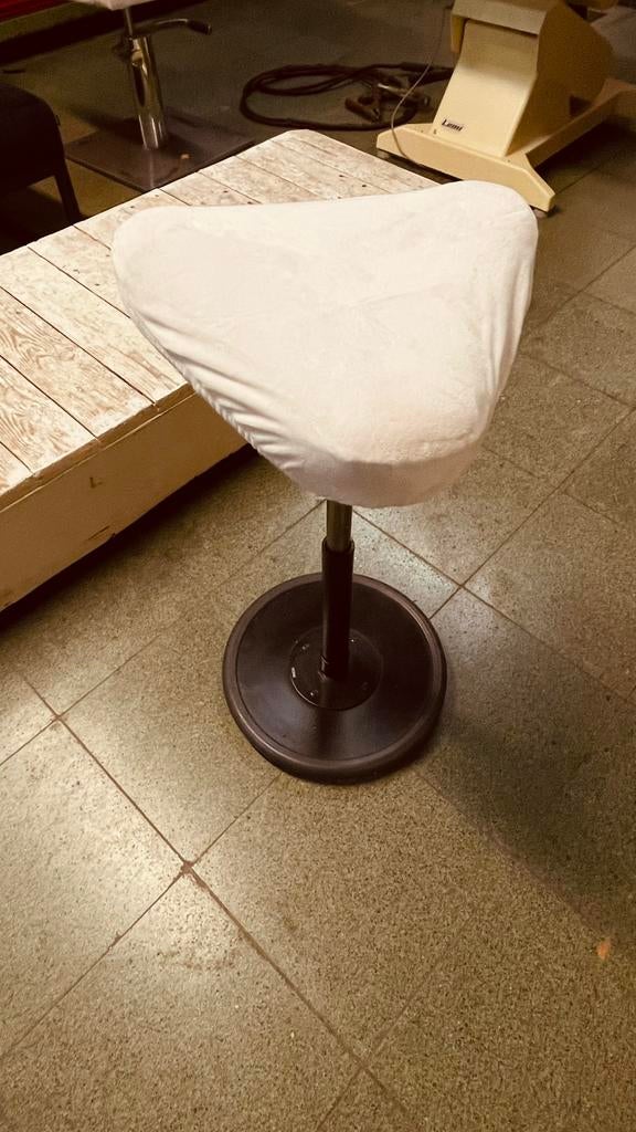 Siège de selle (ergonomique) à bascule mobile, 1 tabouret, Enlèvement, Utilisé