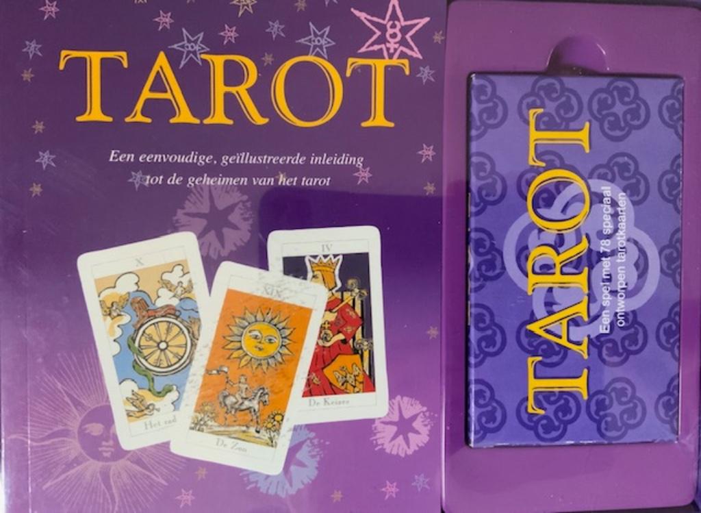 Tarot Boek en kaarten, Ophalen, Zo goed als nieuw
